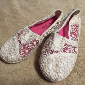 Cream lace slides girls 1